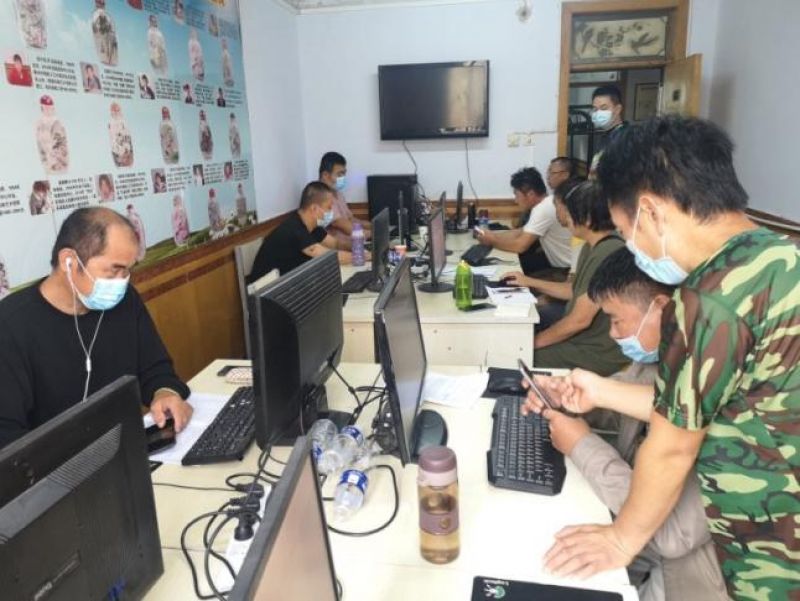 “互联网+”插上的翅膀：用脚也能奏响自强音符，开网店年入10万