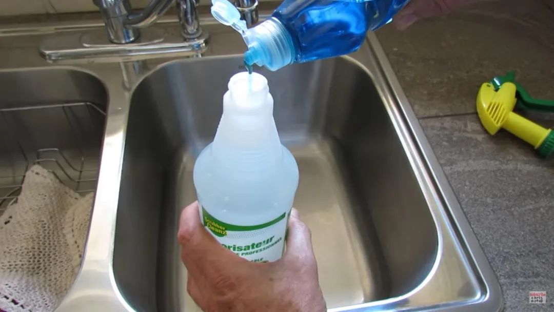 不小心在车上洒饮料,汽车被洒了几滴饮料有事吗