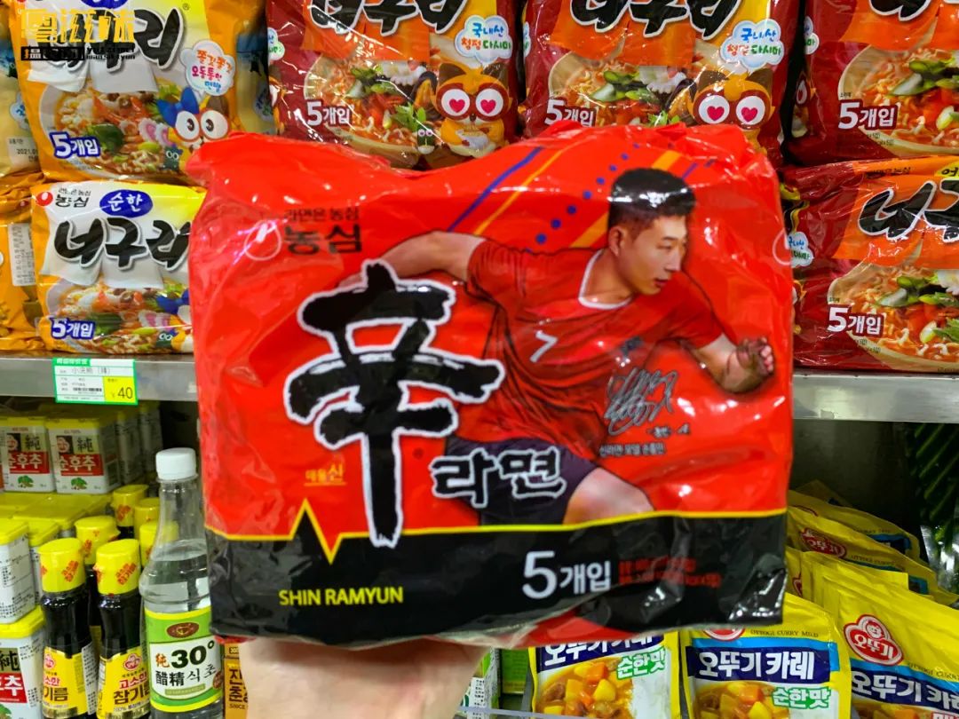 2元直奔「韩国超市」，20+种“妈妈”泡菜，一站搞定韩剧美食