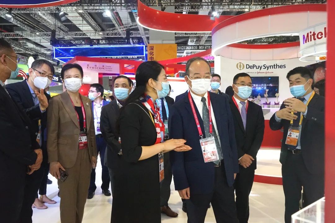 参展闵行企业有啥亮点？跟着区领导逛进博就知道了