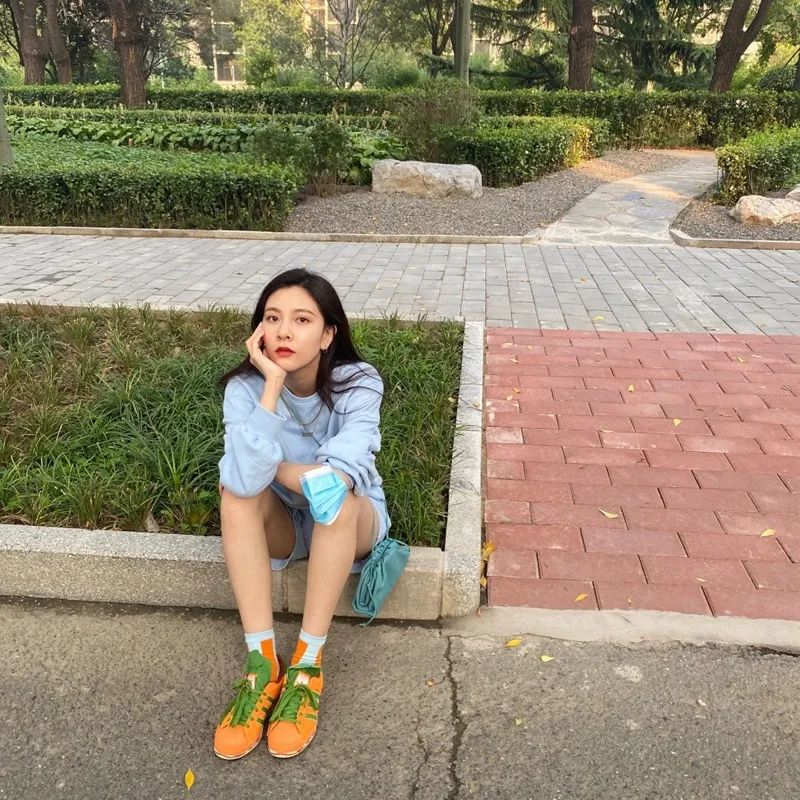 杨幂和杨颖的同款鞋,杨幂和baby同款鞋