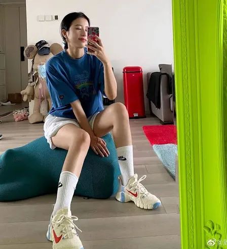 杨幂和杨颖的同款鞋,杨幂和baby同款鞋