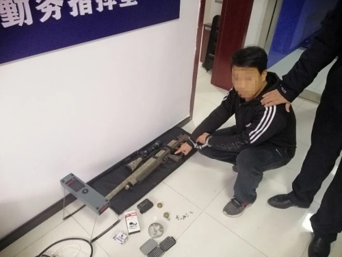 男子网购被警察抓,男子网购武器被抓