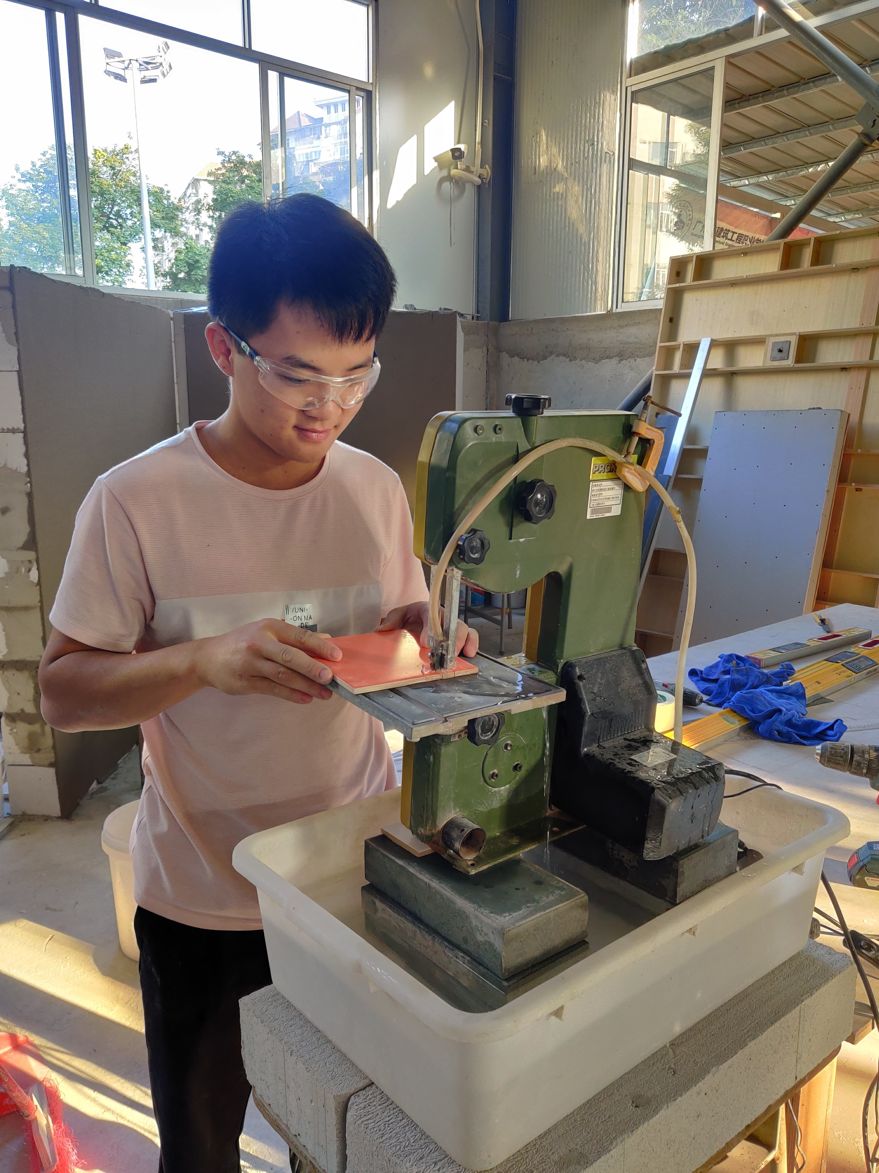 广西理工职业技术学校瓷砖贴面选手入围第46届世界技能大赛国家集训队