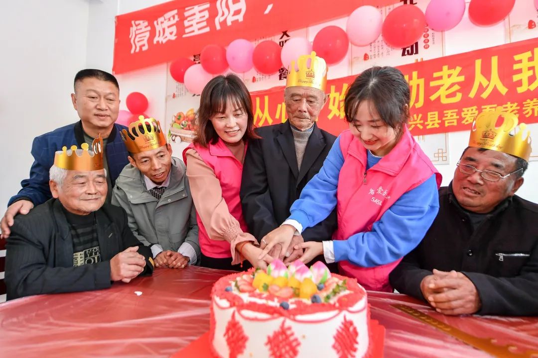 这些*款贷**能够延续、这些商品明年要降关税……民生大事件件重要！