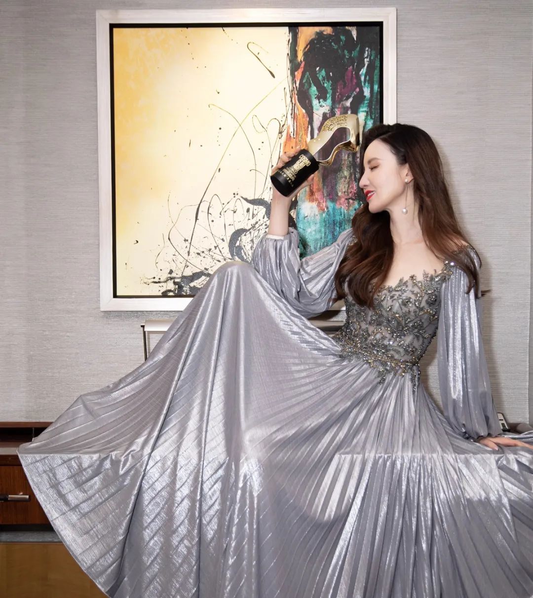 金属风单品,金属感银色和白色