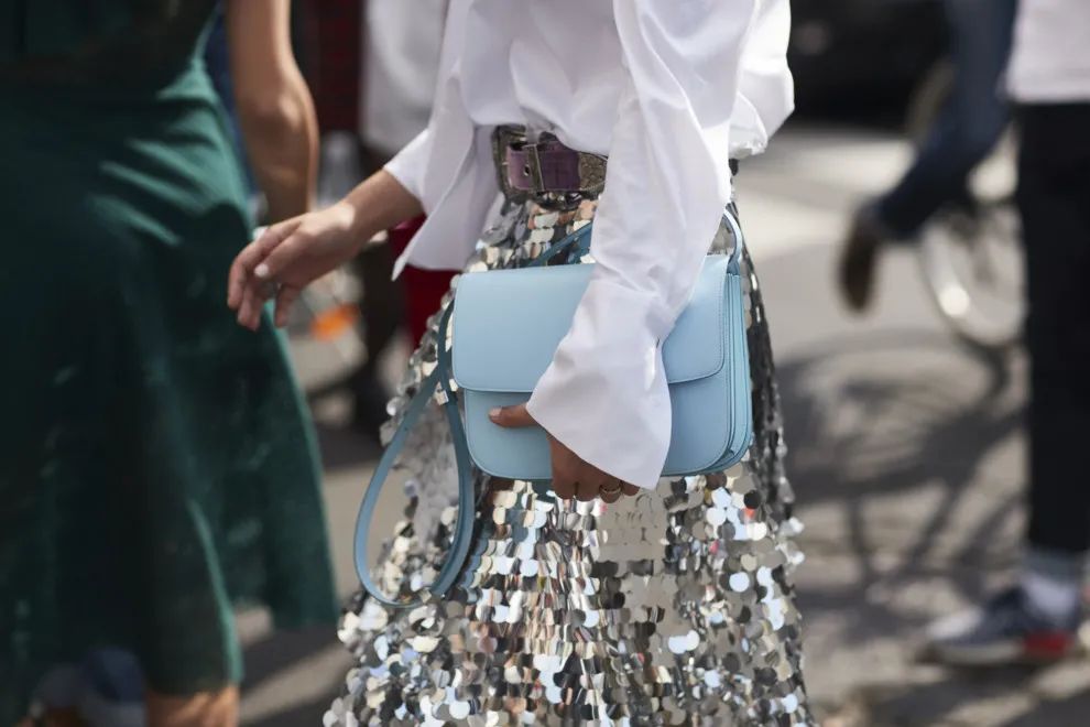 金属风单品,金属感银色和白色