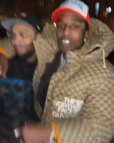 为什么满大街都是穿北面羽绒服的,北面羽绒服700和900的区别