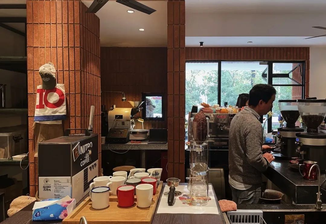 一杯coffee加“滨”，谢谢！