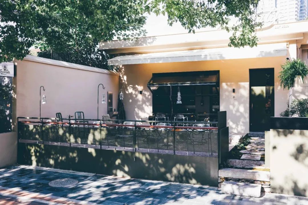 一杯coffee加“滨”，谢谢！