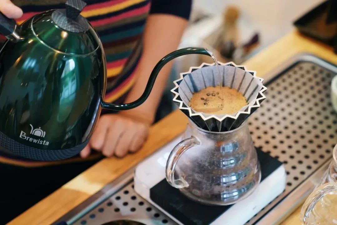 一杯coffee加“滨”，谢谢！