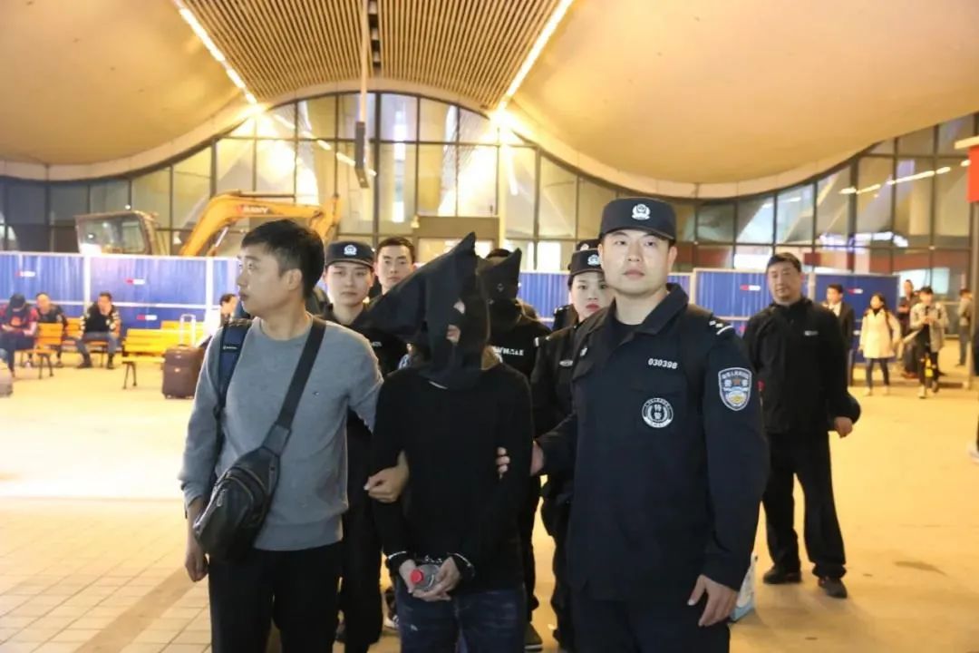 警方抓获淫秽表演主播,40余名淫秽表演主播被抓