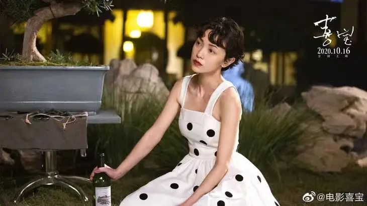 郭采洁仙女发型,郭采洁红色括号眉造型图片