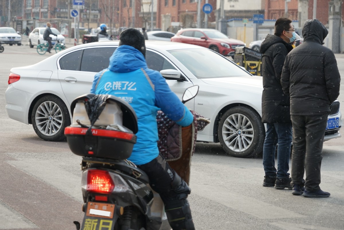 外卖骑手能够自己买意外险吗,没交社保购买了商业意外保险