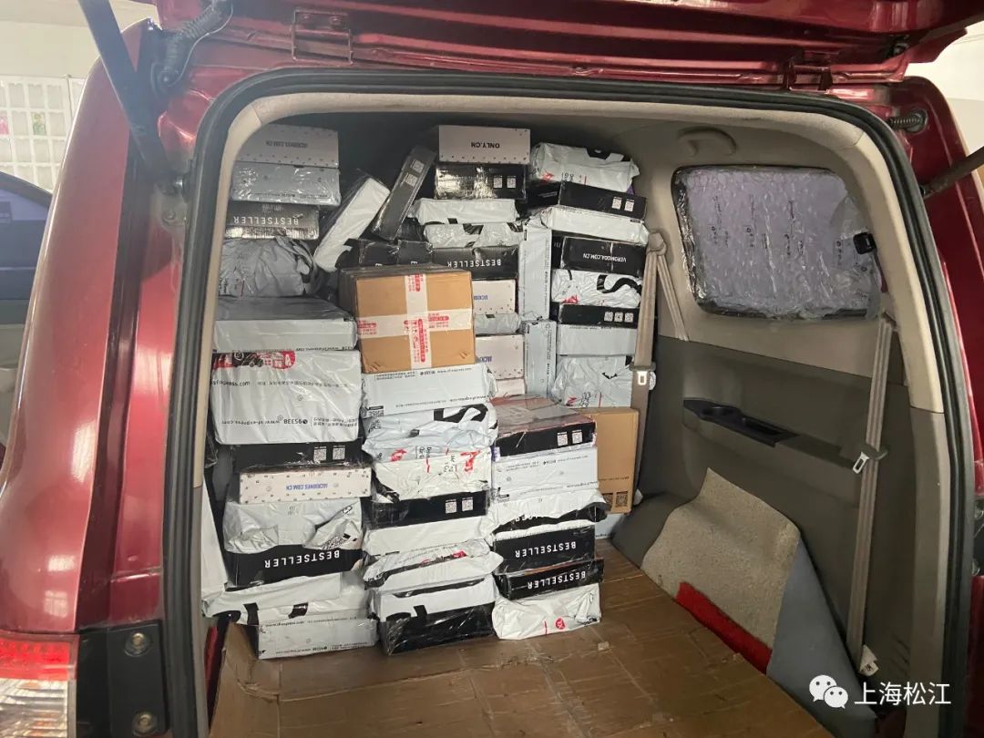 申城快递服务如常春节快递不打烊,粤超8万名快递小哥春节不打烊