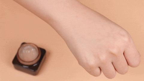 有眼纹和黑眼圈推荐使用的眼霜,合适有眼纹黑眼圈的眼霜