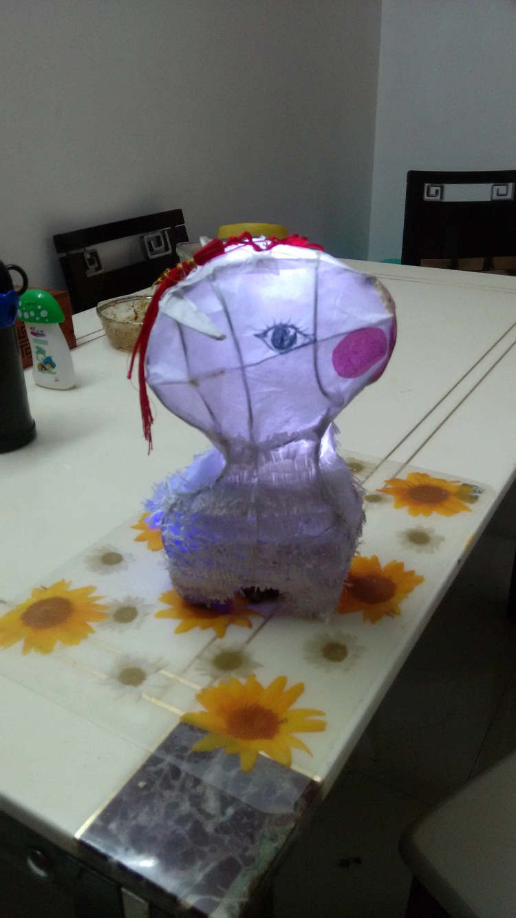 这位崇明妈妈每年给孩子做一个手工元宵灯笼！8个生肖造型灯笼，孩子拎着拎着就长大了