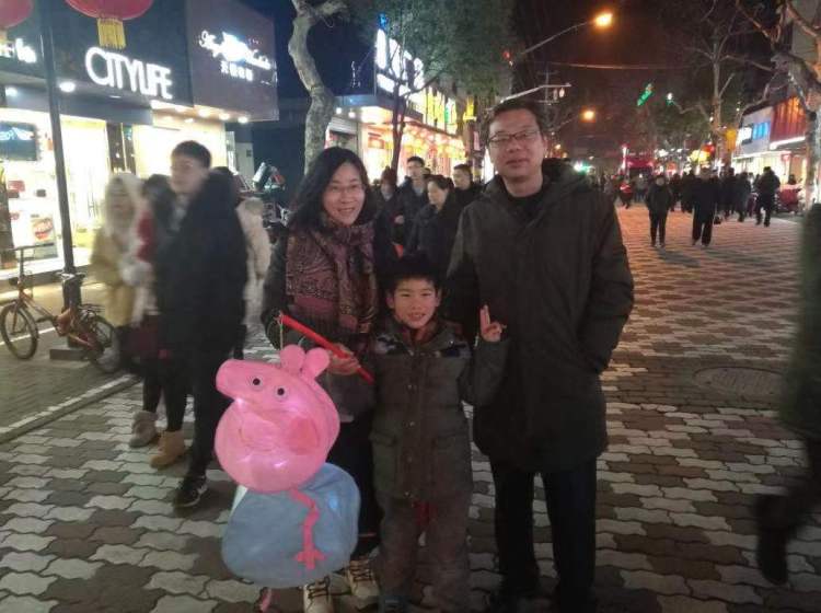 这位崇明妈妈每年给孩子做一个手工元宵灯笼！8个生肖造型灯笼，孩子拎着拎着就长大了