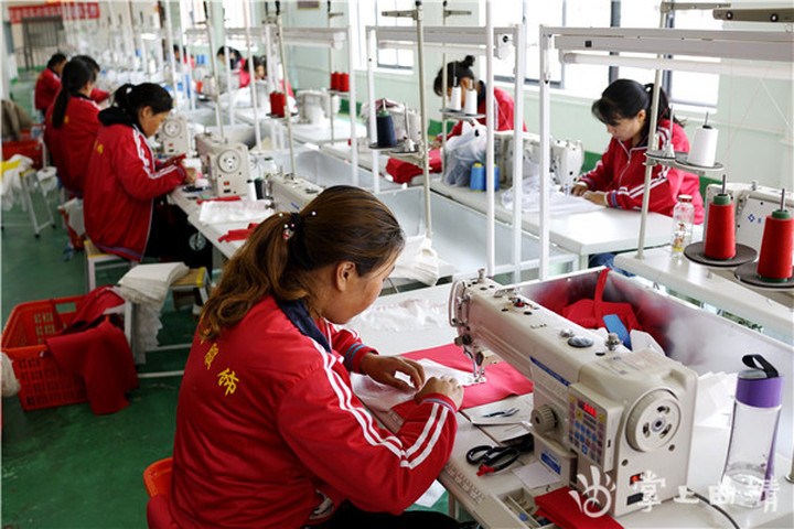 实干担当促发展砥砺奋进谱新篇,脱贫攻坚先进集体事迹范文