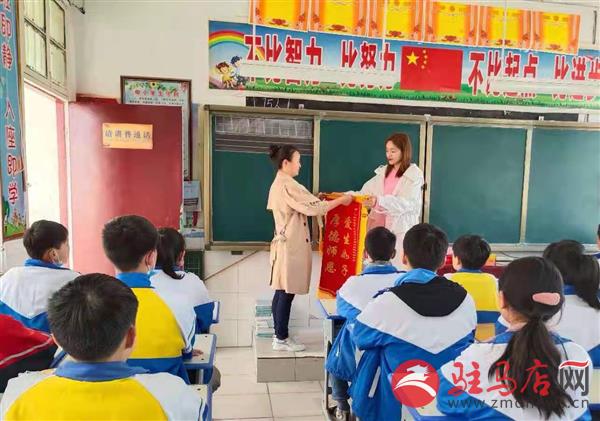 幼儿园老师感谢家长送锦旗文案,学生家长送锦旗感谢老师的教育