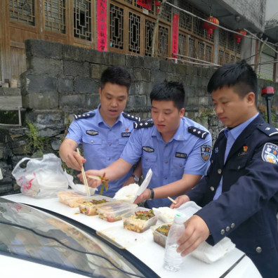 攻艰克难勇担当忠诚履职筑和谐——记吉首市公安局乾州派出所张发魁