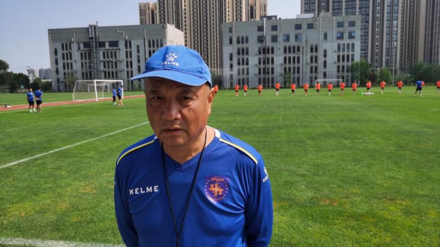 青岛海牛殷铁生赛后,青岛海牛主帅殷铁生