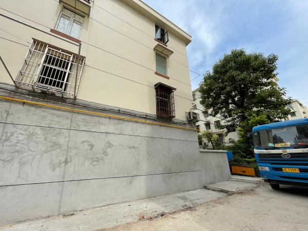 拆掉240米长围墙后，紧邻上海内环的这4个老公房小区，开始“逆袭”