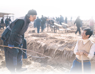 坚持用先进人物的典型事迹激励,人格力量与精神力量