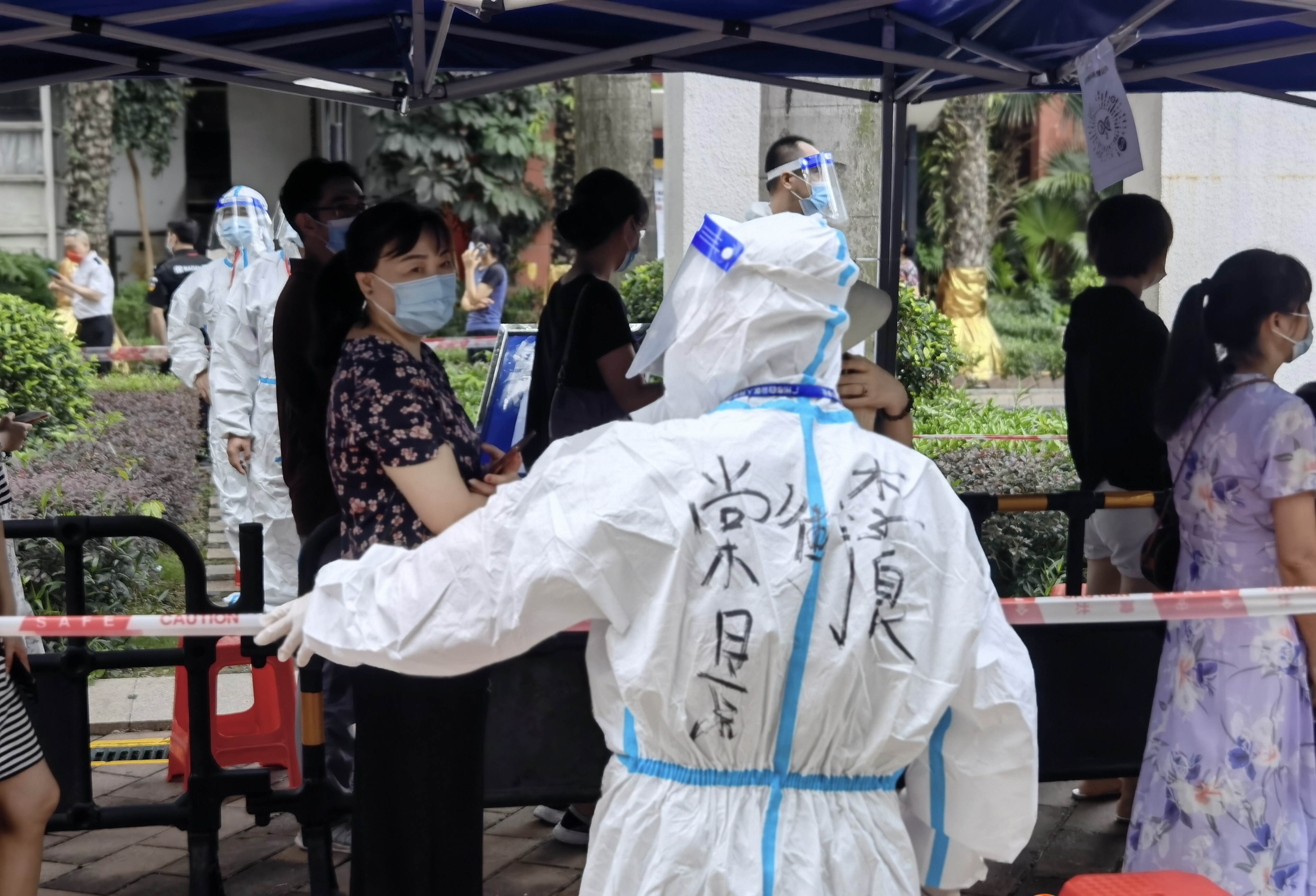 疫情防控一线守房人,筑牢社区疫情防控安全线