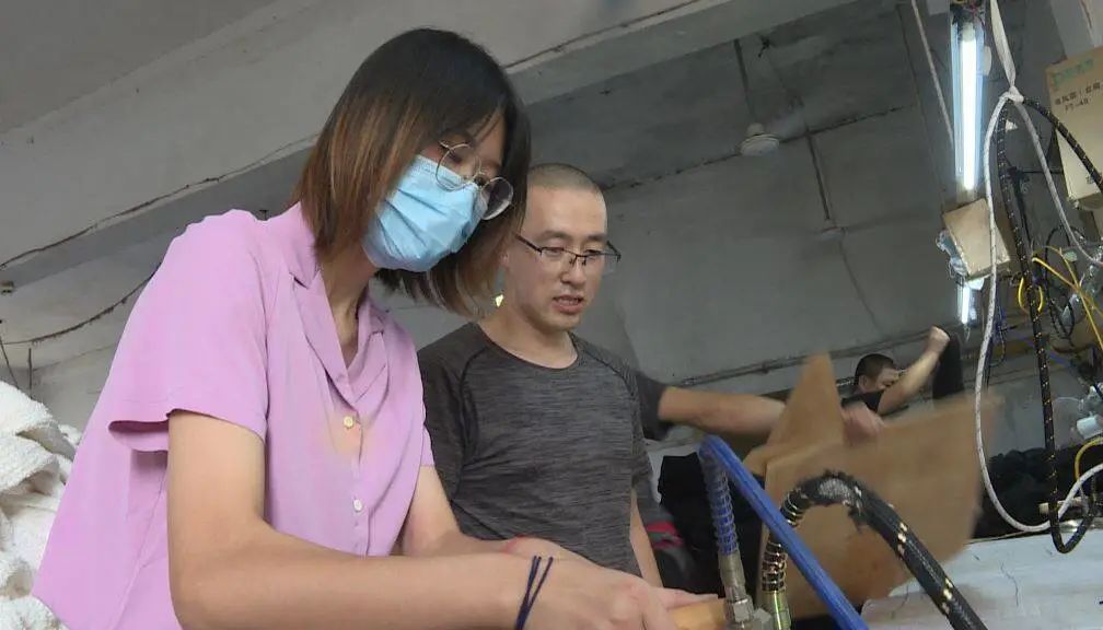 毛衫熨烫工,高温下的坚守热力人