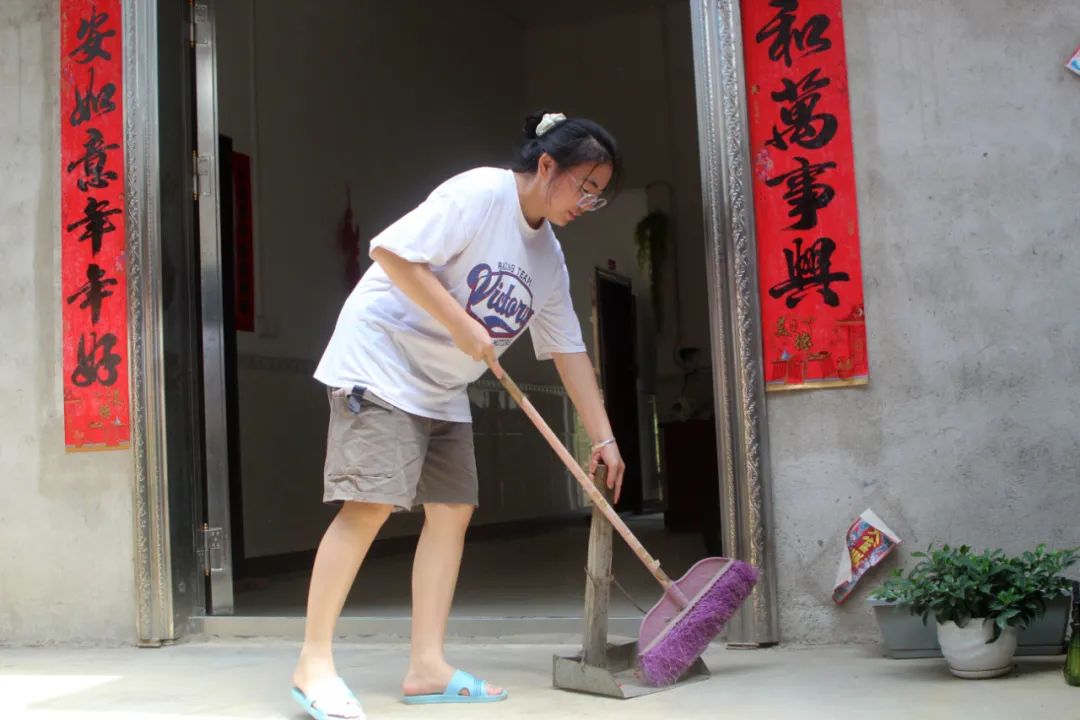 亲人相继离开，坚强的桂林姑娘独自踏上求学路