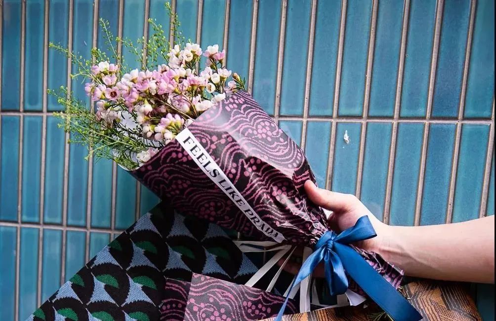 prada菜市场扔菜被拍到,prada菜市场卖的贵吗