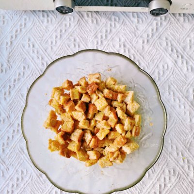 快手披萨吐司片的做法步骤,懒人爱做快手吐司披萨的做法