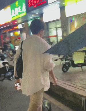 网恋奔现意外赚钱,一个月涨粉过万的短视频