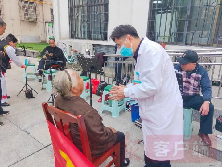 爱心传递情暖重阳完全版,情暖重阳共叙情怀