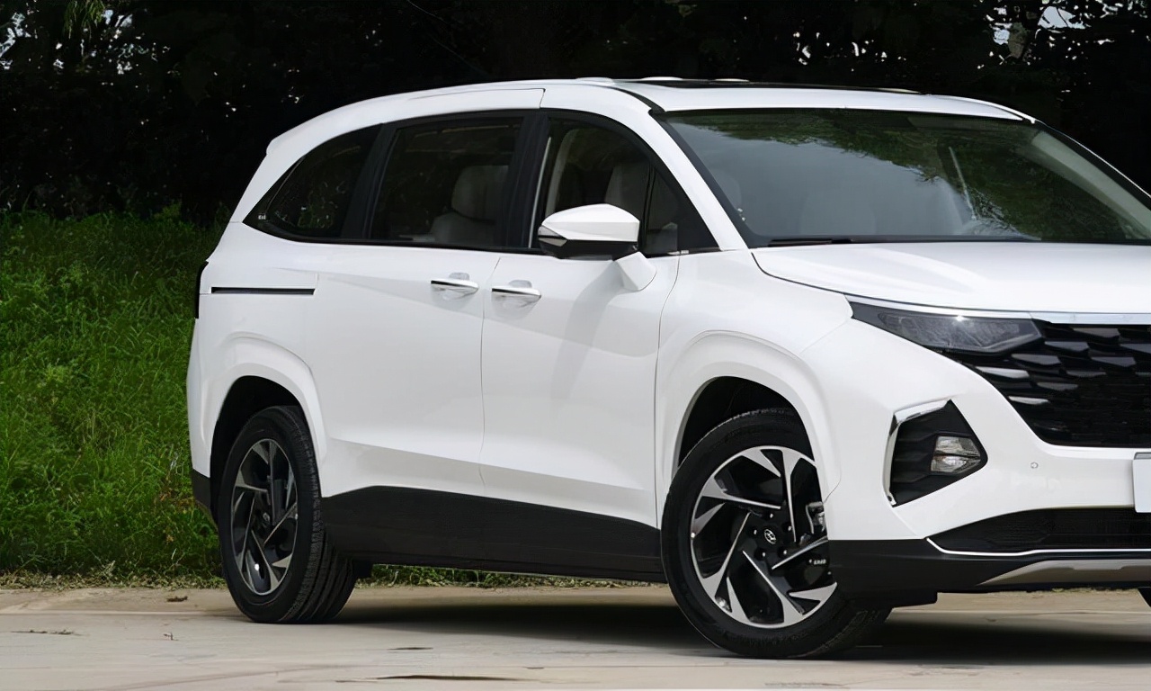 北京现代库斯途和别克gl8,现代库斯途和别克gl8选哪一个