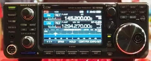 多款收发信机回顾，SDR、QRP和传统桌面电台争奇斗艳