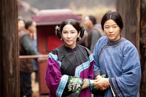 从“父女恋”到“母子恋”，这个52岁女人把自己活成了美国萧亚轩