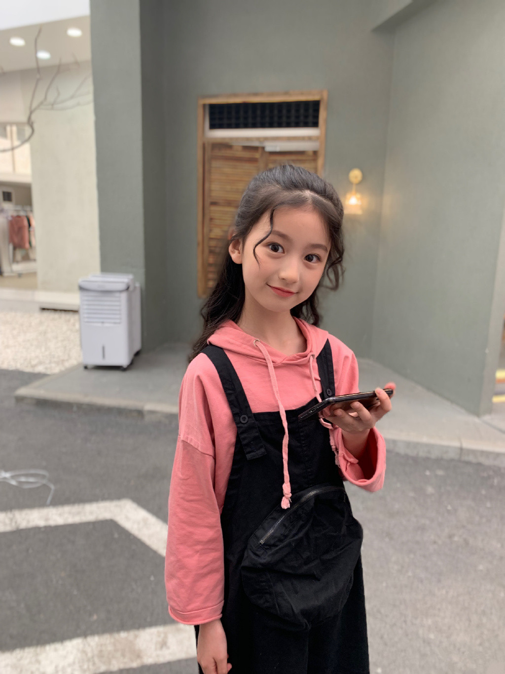 童模裴佳欣穿礼服,裴佳欣是怎么当上童模的