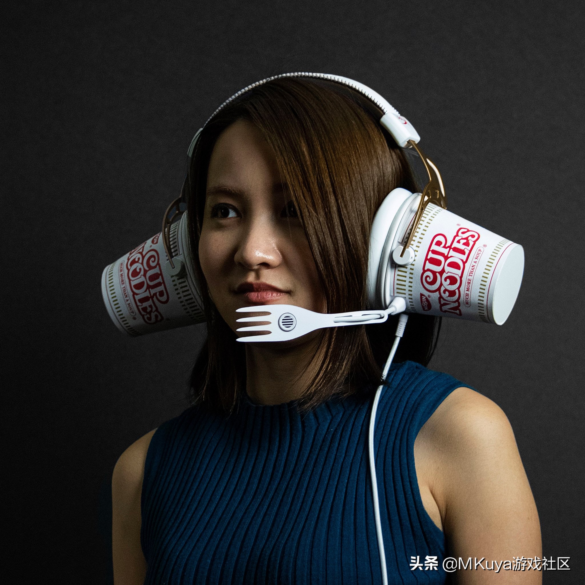 日清奇葩联动再临！携手HyperX推出杯面电竞耳机