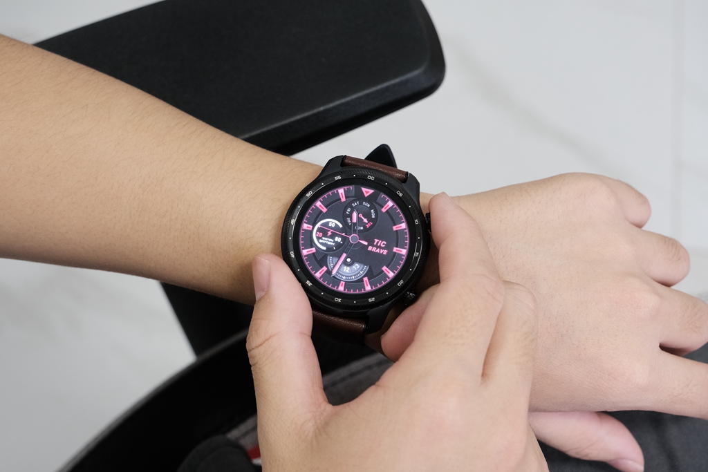 ticwatchprox充电,最全能的智能手表ticwatchprox