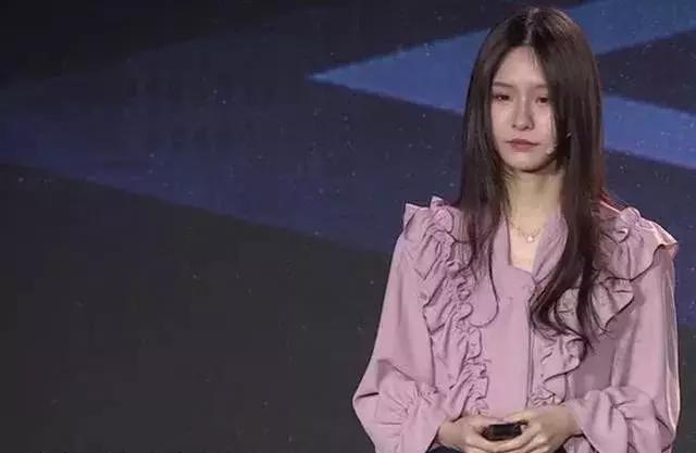 斗鱼一姐阿冷直播时间,斗鱼主播阿冷位居榜首