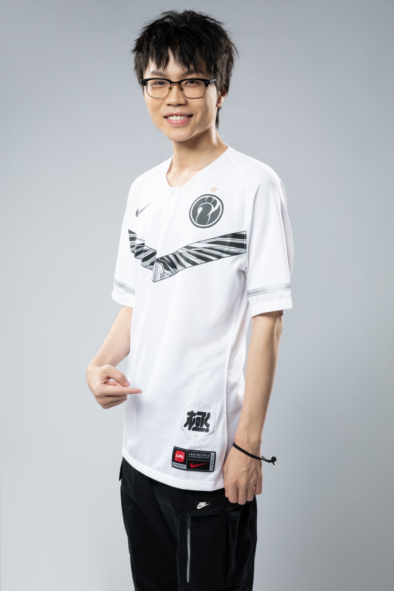 nikelpl队服,英雄联盟lpl与nike