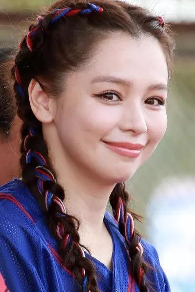 避免发际线后移合适什么扎发,女生不想扎头发怎么办