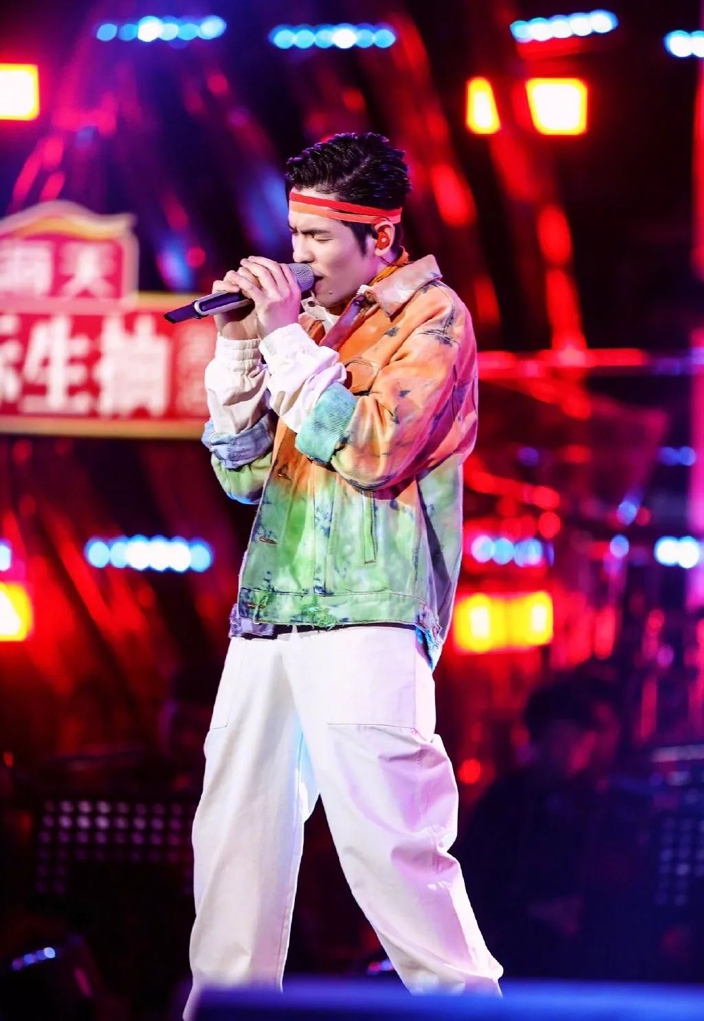 萧敬腾最新穿搭,萧敬腾黑西装造型