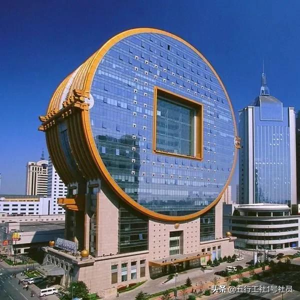 盘点那些建在奇葩地方的建筑,中国奇葩建筑大盘点