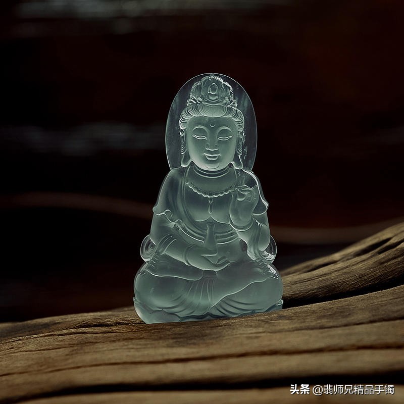 为什么观音菩萨是女相,观音菩萨男的为什么会变成女的