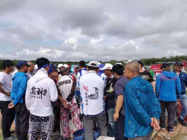 钓鱼小药真的是智商税吗,钓鱼中所谓的小药是智商税吗