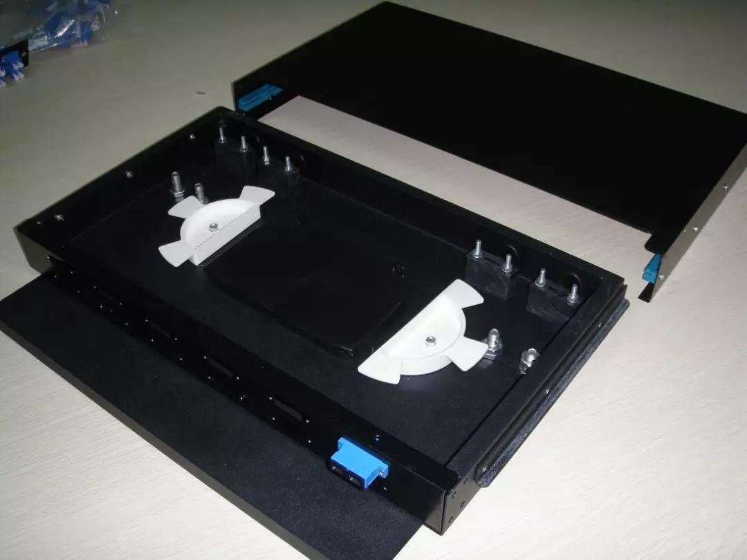 光纤终端盒法兰熔接,光纤终端盒和odf架的区别