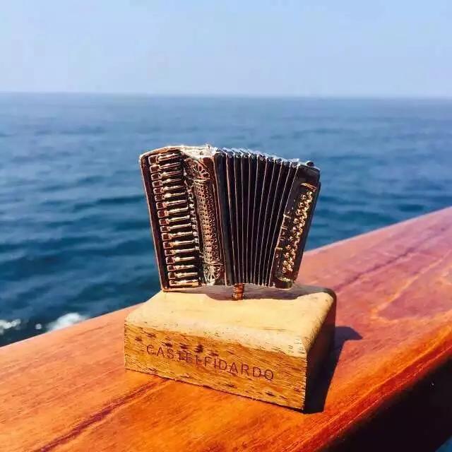 在家带娃的同时吹吹葫芦丝的文案,吹吹口琴